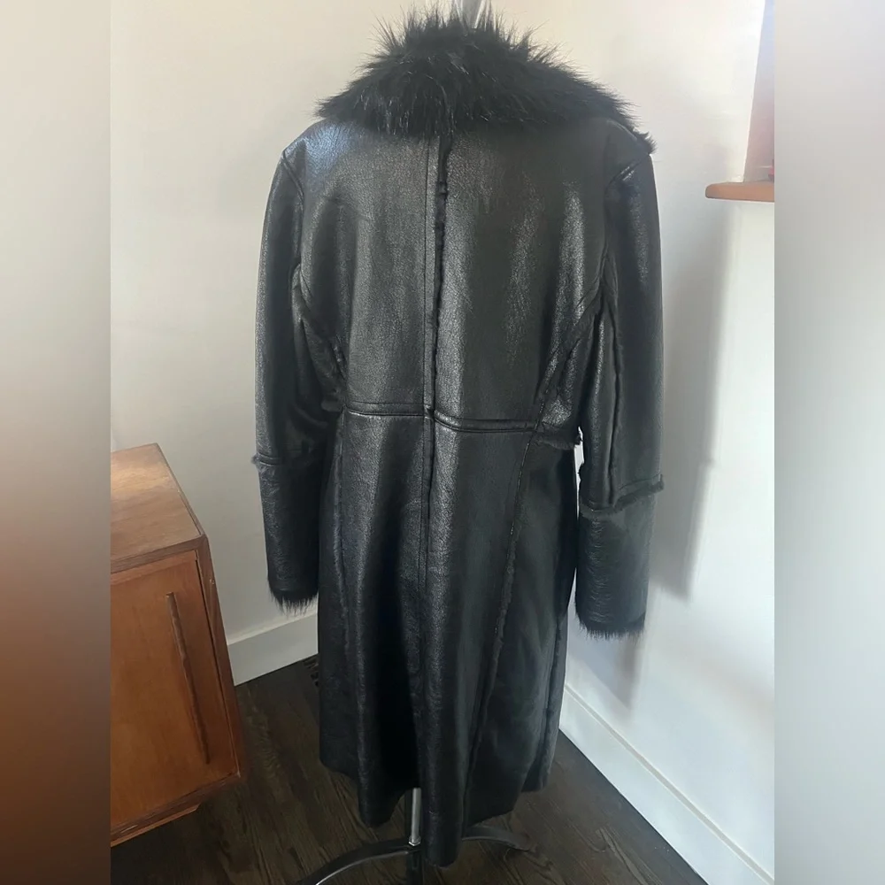 Jones New York Faux Black Leather Coat with Faux Fur Trim size 16-18 - Picture 4 of 9